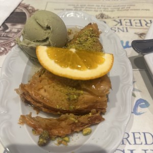 Postres - Baklava con helado