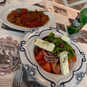 ENSALADAS - JORIATIKI SALATA