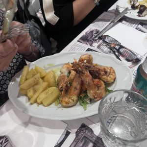 Camarones al ajillo