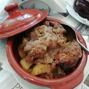 cordero sobre papas