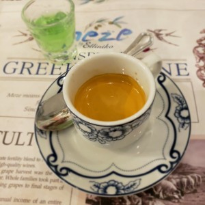 espresso y digestivo a base de yerbabuena