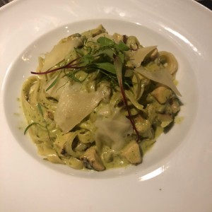 Fettuccini Polo e Basilico