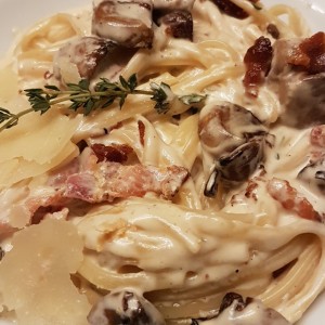 Linguini en salsa adriano.