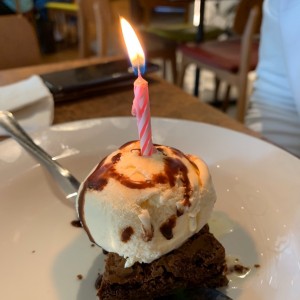 brownie con helado