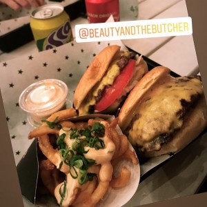 Hamburguesa de carne + curly fries?