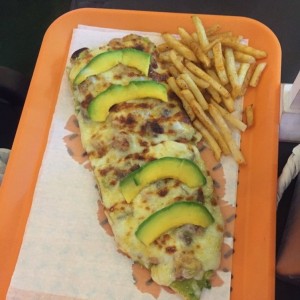 Pepito gratinado con aguacate