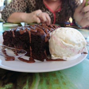Brownie con helado