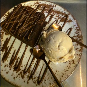 brownie con helado