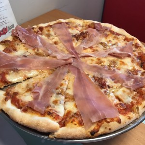 suena el denbow con extra de jamon serrano