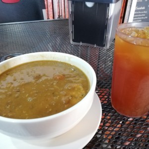 Sopa de lentejas con Chorizo y limonada con raspadura