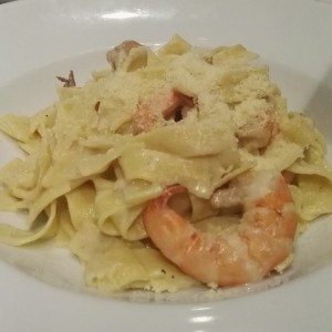 fettucini con camarones
