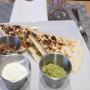 QUESADILLA DE POLLO / CHICKEN QUESADILLA