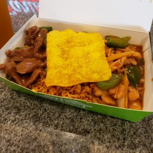 Plato de 2 Entradas Arroz frito, carne y pollo