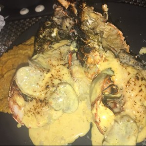 langosta termidhol con patacones y pure