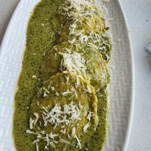 Ravioli de Ricotta al Pesto