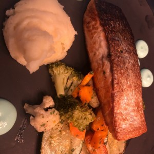 Salmon con Salsa de Maracuya