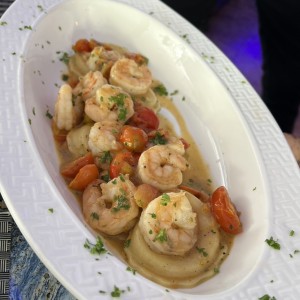 Ravioli de Ricotta con Camarones