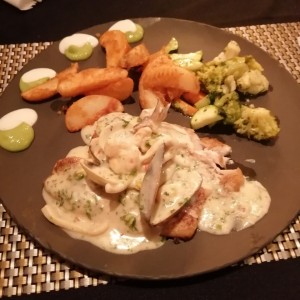 corvina en salsa de mariscos