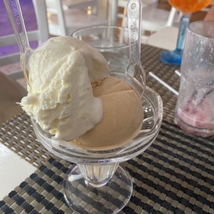 Helado de coco con avellana