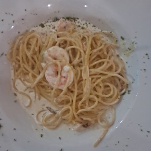 Pasta Alfredo con Camarones