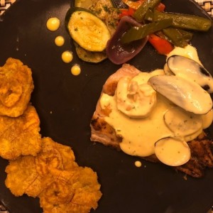 corvina en salsa de mariscos