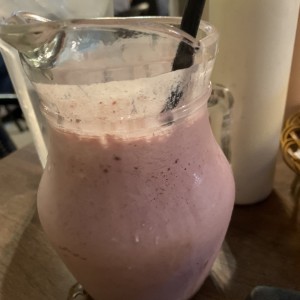 Jugo de mora en leche