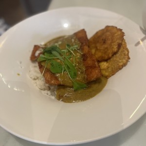 Corvina en salsa de coco y curry