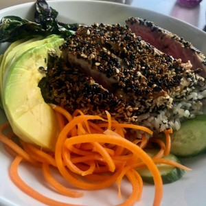 Atun sellado con ajonjoli