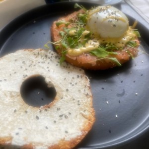 Bagel benedictino