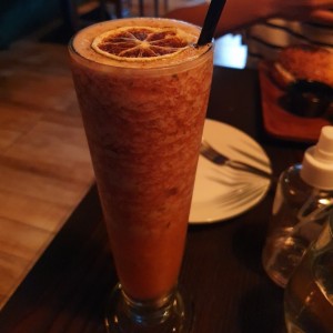 limonada de fresa con hierbabuena