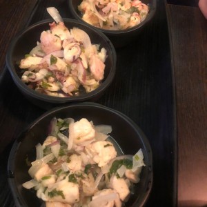ceviche de corvina, pulpo y camarones