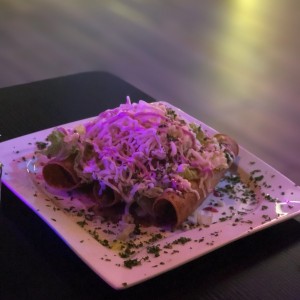 Tacos Dorados de pollo 