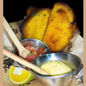 Empanadas rellenas de mariscos.