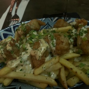 Papas y camarones