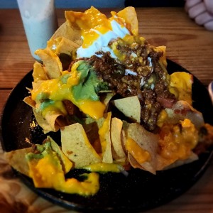 Platos Especiales - Nachos Casco Burger