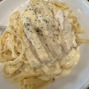 Amazing Alfredos - Chicken Alfredo