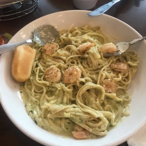 Pasta integral al pesto con Camarones