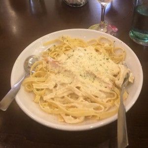 Fetuchinni Alfredo con Pollo