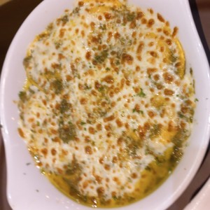Stuffed Pastas - Chesse Ravioli con pesto