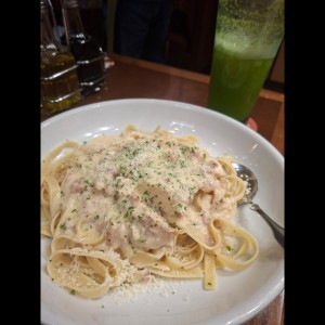 Amazing Alfredos - Fettuccine Alfredo