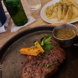 New York Steak con yuca al mojo