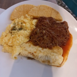 Desayuno con ropa vieja