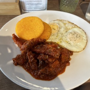Tasajo de Cerdo Entomatado