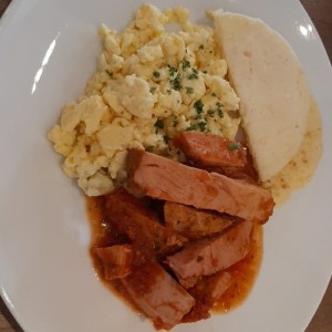 Tasajo de cerdo entomatado