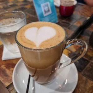 Capuchino doble con leche almendras
