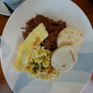 ropa vieja en salsa criolla