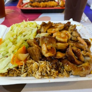 Pollo y Camarones Teriyaki con Arroz Frito