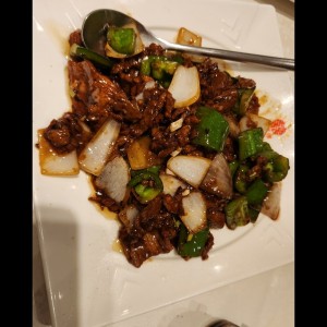 Carne en salsa de frijoles negros