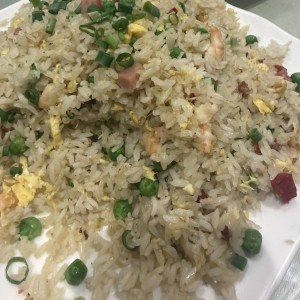 Bandeja de arroz young chow
