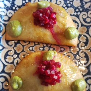 empanadas rellenas de queso de cabra y miel